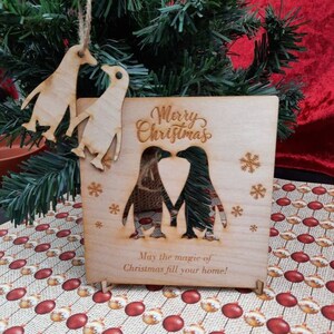Penguin Christmas - Gepersonaliseerde houten kaart met standaard en envelop & decoratie - Uniek kerst-/groetcadeau