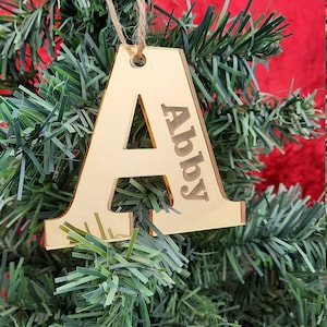 Etiquetas con nombre y letras personalizadas: decoraciones para espejos colgantes