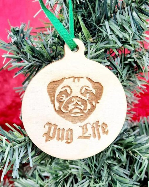 レーザー刻印入りパグのクリスマスオーナメント - バーチウッド製 犬