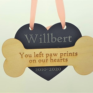 Herdenkingsmonument voor hond met hart en been