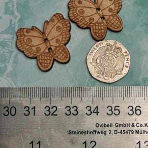 Butterfly - Pack of 2 laser engraved wooden buttons