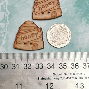 Bijenkorfhoning: set van 2 lasergegraveerde houten knopen