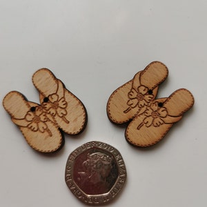 Flip flops- Pack of 2 laser engraved wooden buttons