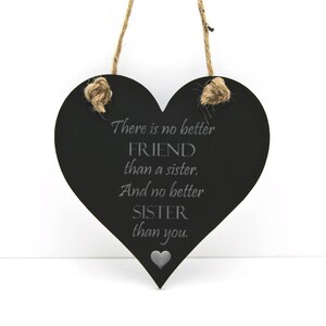 刻印入りシスターハートサイン - 手作りバーチウッドギフト