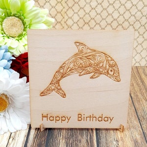 Delfin Doodle Karte - Personalisierte Holz Karte mit Ständer und Umschlag - Einzigartiges Geschenk/Partner/Liebe