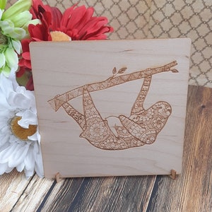Doodle perezoso - Tarjeta de madera personalizada con soporte y sobre- Precioso regalo único
