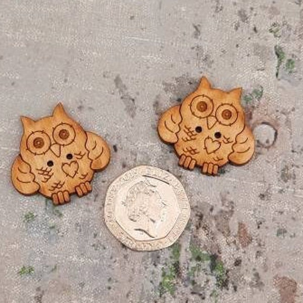 Owl heart - Pack of 2 laser engraved wooden buttons