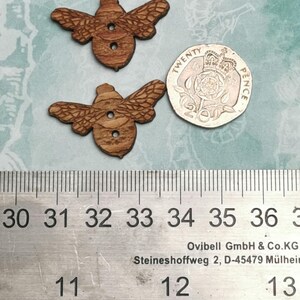Bee - Pack of 2 laser engraved wooden buttons