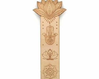 Yoga Lesezeichen aus Holz mit Lasergravur