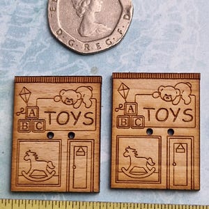 Toys shop- Pack of 2 laser engraved wooden buttons