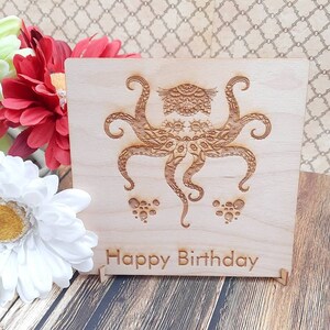 Doodle de pulpo de calamar - Tarjeta de madera personalizada con soporte y sobre - Regalo único/pareja/amor