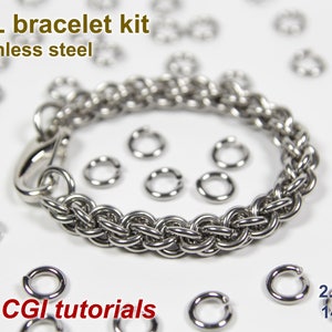 Op de afbeelding: Een zilveren armbandset gemaakt van roestvrij staal met een sluiting en springringen. De set bevat twee tutorials. De springringen hebben een diameter van 2,0 mm en een dikte van 14.