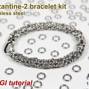 Könnte beinhalten: Ein silbernes Armband-Set mit einem byzantinischen Kettenmuster der Stufe 2, hergestellt aus 1,4 mm Edelstahl-Sprühringen. Das Set enthält einen Verschluss und ein CGI-Tutorial.