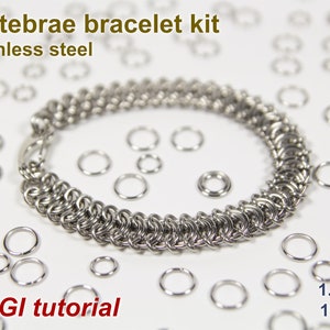 Può includere: Un kit per braccialetti in acciaio inossidabile per realizzare un braccialetto a maglia. Il kit include un tutorial e anelli aperti da 1,0 mm (19swg). Il braccialetto è realizzato con un motivo a vertebra.