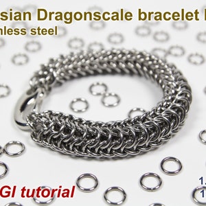 Op de afbeelding: Een zilveren armbandset met een tutorial. De armband is gemaakt van kleine, in elkaar grijpende metalen ringen in een draken schubbenpatroon. De set bevat 1,4 mm (17swg) roestvrijstalen ringen.