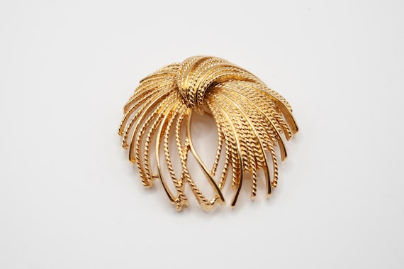 Vintage Monet Mirador Gold Tone Brooch