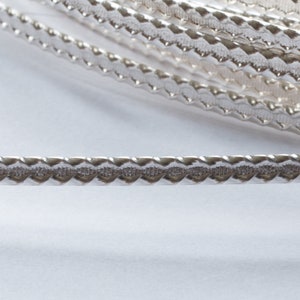 925 Sterling Silver Pattern 1/2 Round Wire (4.75 x 1.52mm)