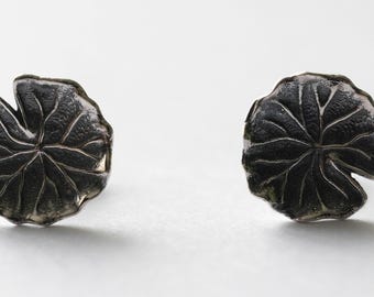 925 Sterling Silver Lily Pad Post Earrings ( 1 pair )