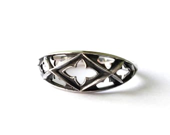 925 Sterling Silver Gothic Marquis Ring