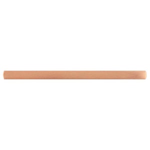 Op de afbeelding: Een lang, dun, rechthoekig stuk hout met afgeronde randen. Het hout is lichtbruin.
