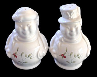 Vintage Pfaltzgraff Winterberry Snowpeople Salt and Pepper Set USA