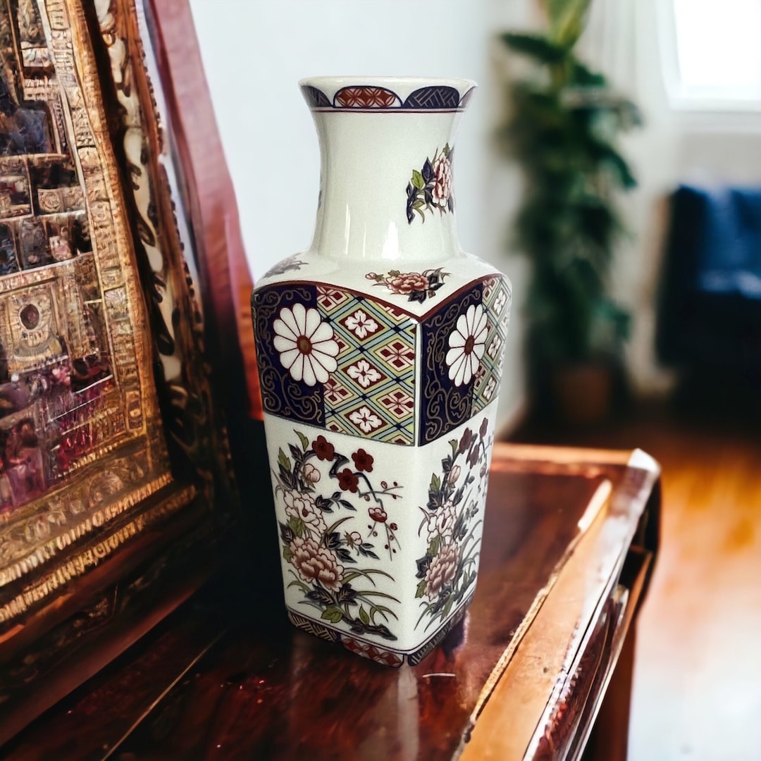 Vintage Japan Imari Empress Vase Porcelain 10 1/4 Floral White Peach