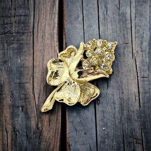 Vintage Flower Pin Brooch Gold Tone Rhinestone 1 1/2&quot; L
