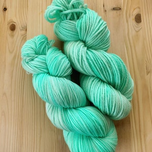 Sock Yarn - Verde Menta | Mernino Wool - Italian Nylon (Superwash) | Mint Green Yarn