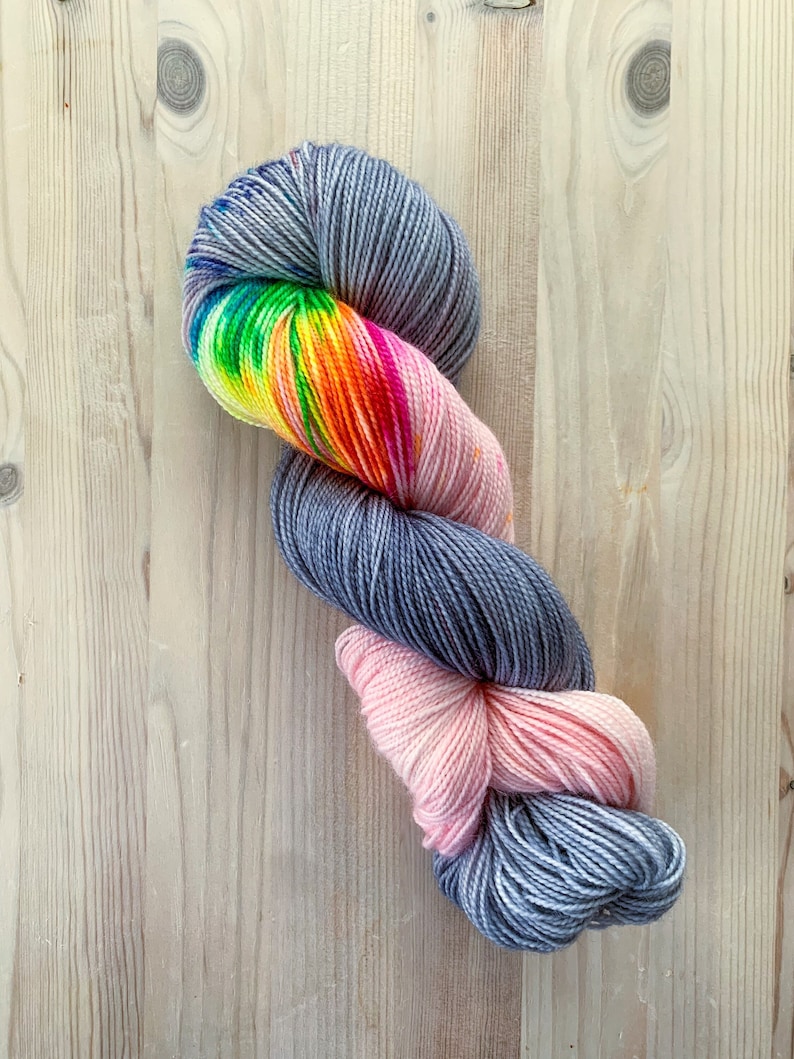 Hand dyed sock rainbow yarn Light gray, soft pink and rainbow speckled sock yarn Rainbow yarn Yarn gifts Nyan Cat image 2