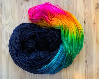 Sock Yarn - Aerostato (NAVY BLUE) | Mernino Wool - Italian Nylon (Superwash) | Rainbow Yarn | Assigned color pooling yarn