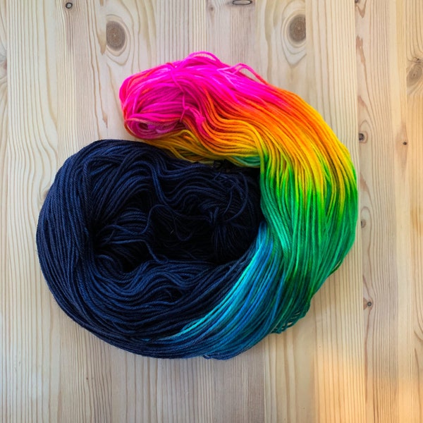 Sock Yarn - Aerostato (NAVY BLUE) | Mernino Wool - Italian Nylon (Superwash) | Rainbow Yarn | Assigned color pooling yarn