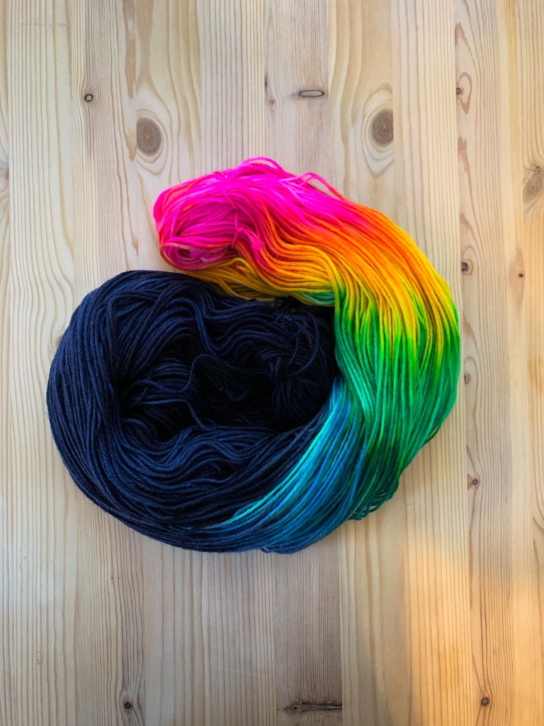 Sock Yarn Aerostato NAVY BLUE Mernino Wool Italian Nylon Superwash Rainbow Yarn Assigned color pooling yarn image 1