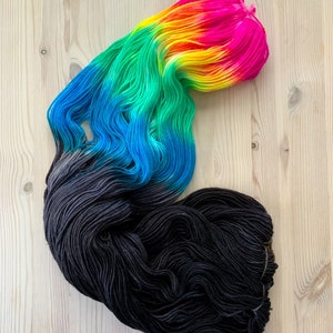 Sock Yarn Aerostato BLACK Mernino Wool Italian Nylon Superwash Rainbow Yarn Assigned color pooling yarn image 3