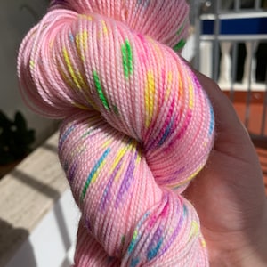 Speckled pastel sock yarn Hand dyed pink pastel yarn with rainbow speckles Funfetti pink image 4