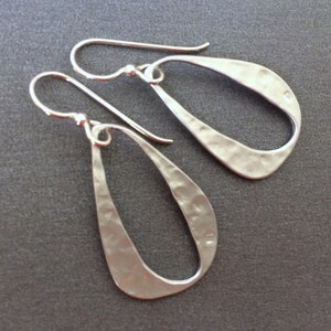 Silver Hammered Earrings, Hammered drop Link, Clean and Modern Long Earrings