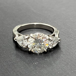 Round diamond center platinum engagement ring