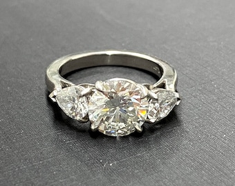 Round diamond center platinum engagement ring