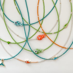 Juego de 3 collares de cuentas - Elija 3 de ellos - Regalo para amantes de los peces - Collar peculiar - Collar de cola de pez - Joyería de pescado - Collar de mar - corazón