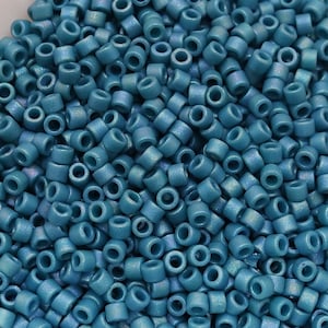 2 g di perle Miyuki 11/0 circa 2 mm Delica Blue