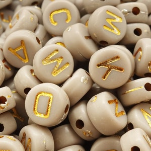 Cuentas de letras mixtas, cuentas de letras del alfabeto, cuentas acrílicas de 7 mm, colores: gris mate, dorado | aprox. 100 piezas