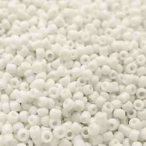 Perline da 2 mm. Perle di vetro 12/0. Colore: bianco | 10 g