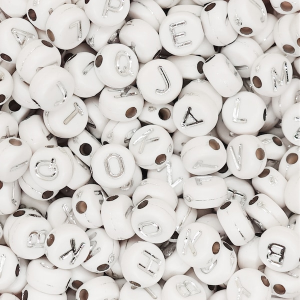 Buchstabenperlen Mix Buchstaben Perlen 7mm Acrylperlen Farben: silber, weiß | 11.6 Gramm = ca. 100 Stück