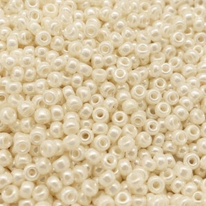 Perline di vetro Miyuki Rocailles rotonde 8/0 da 3 mm | Colore: bianco avorio/madreperla lucida | 2 grammi | 8-592