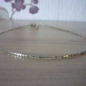 Gargantilla de cuentas transparentes, collar de cuentas de vidrio, gargantilla minimalista y delicada.