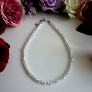 White Pearl Choker, Glass Pearls Necklace, Dainty Beaded Faux Pearl Necklace, Retro Classy Choker 5 mm / silver tone