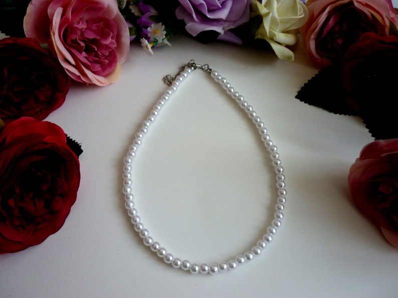 White Pearl Choker, Glass Pearls Necklace, Dainty Beaded Faux Pearl Necklace, Retro Classy Choker 5 mm / silver tone