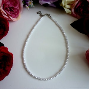 White Pearl Choker, Glass Pearls Necklace, Dainty Beaded Faux Pearl Necklace, Retro Classy Choker 3 mm / silver tone