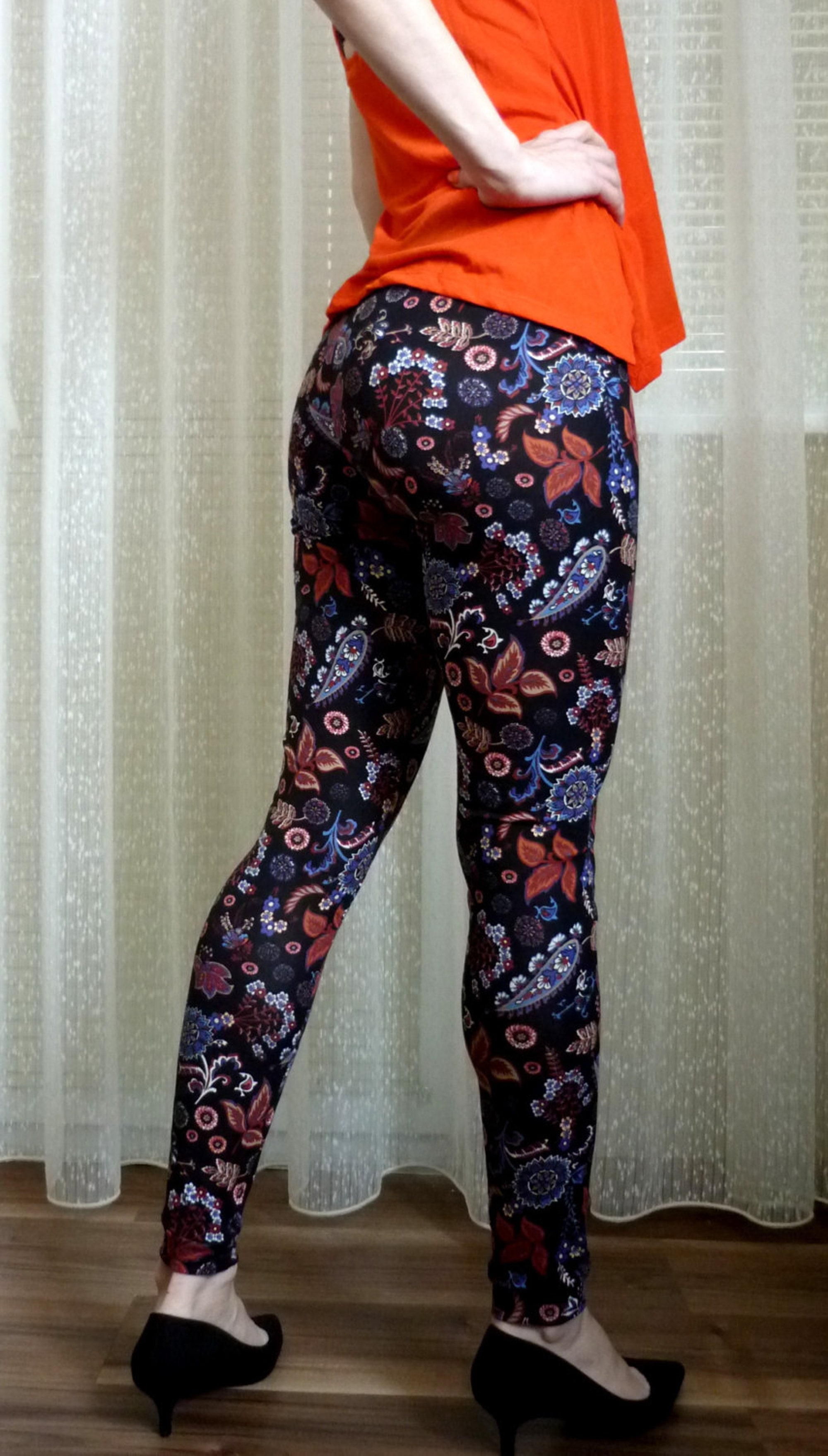 Black Oriental Vintage Print Yoga Leggings