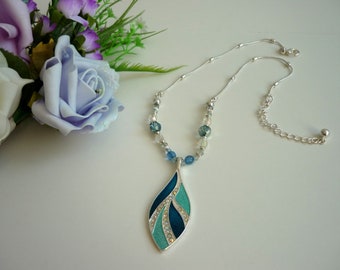 Colar com pingente de folha azul: joias boho de cristal AB
