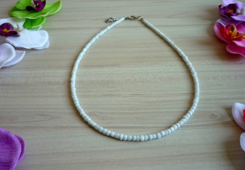 Vitt pärlhalsband med glaspärlor - Choker bild 3